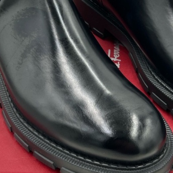 Men’s Ferragamo black calfskin Chelsea Boots. Size 11 main image 4